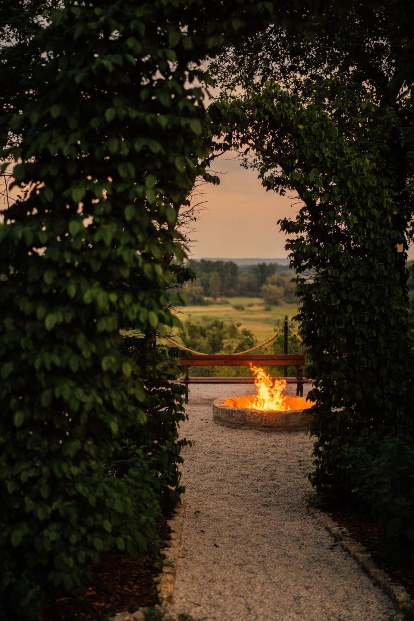 Winny Dworek Sulechów Buitenkant foto