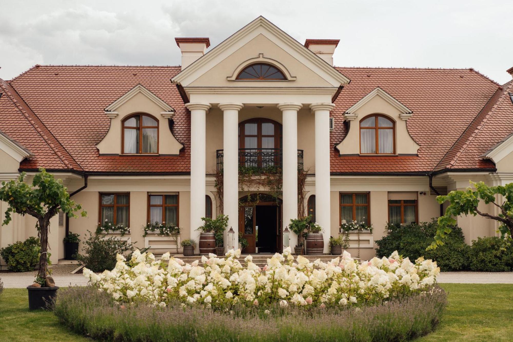 Winny Dworek Sulechów Buitenkant foto